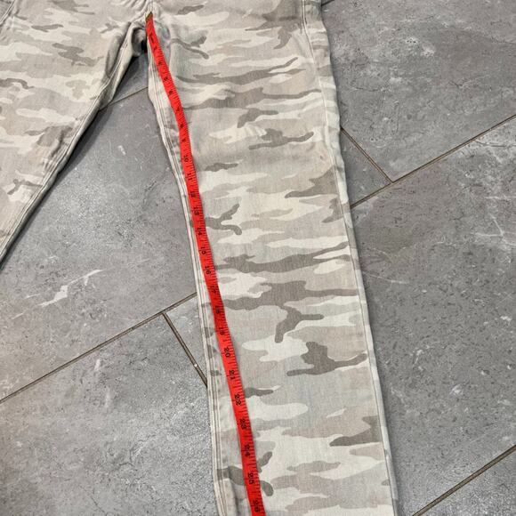 Gray by Saks Fifth Avenue camo skinny jeans, size 30 - Picture 8 of 9